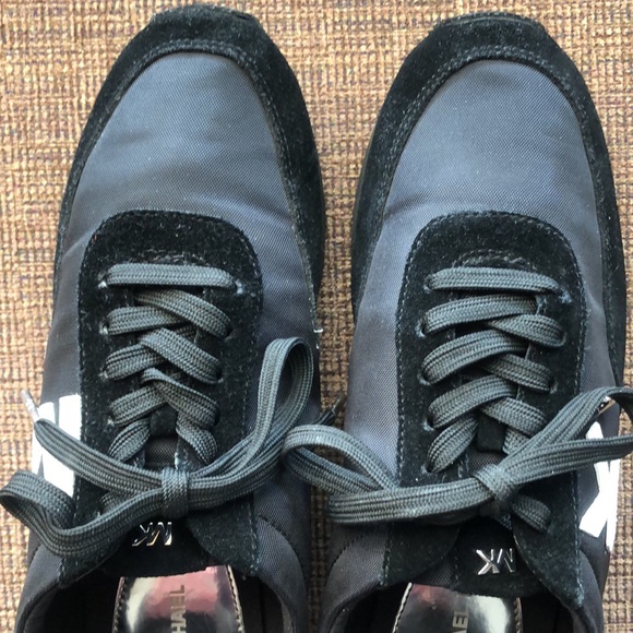 Michael Kors sneakers. Size 10M. Black - Picture 4 of 10